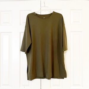 J. Jill Luxe Supima ballet sleeve tunic in olive green w/side slits. Sz Large